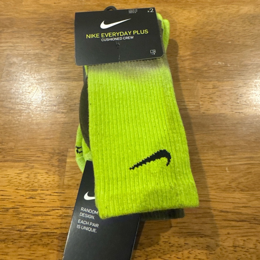 Nike Everyday Plus 2 Pair Crew Socks Volt Olive DH6096 904 Medium New With Tags